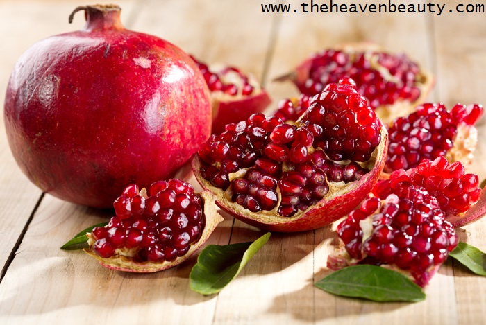 Pomegranate fruit pack for dry skin