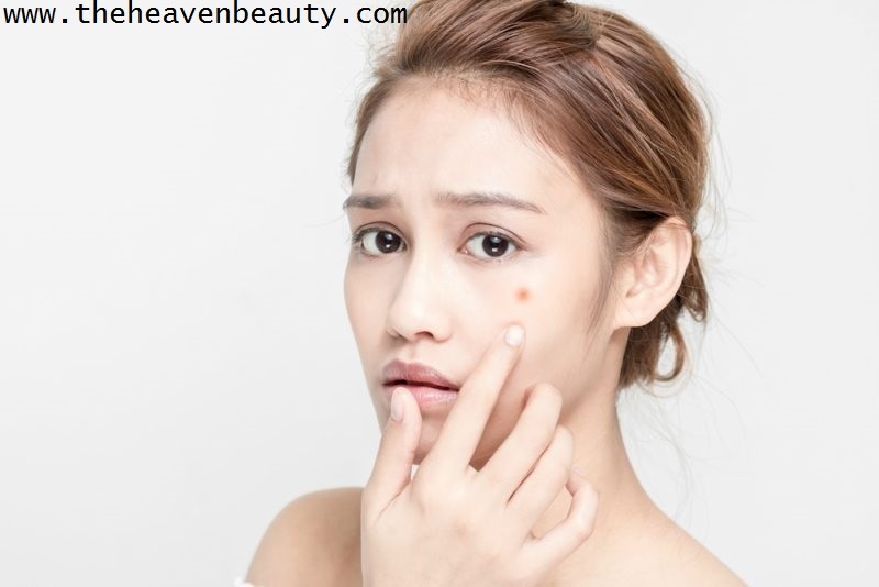 Saliva used for removing pimple - weird beauty tricks