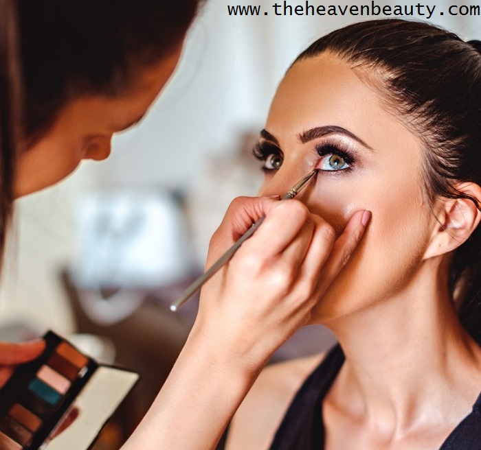 Makeup artist - maintain eye shadow